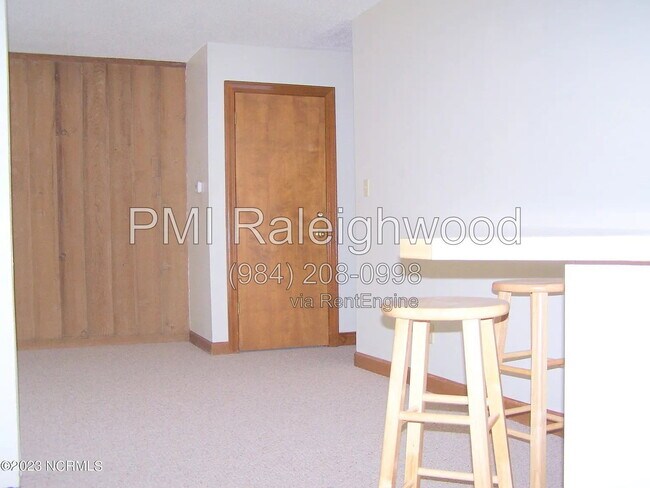 Building Photo - 220 Foxkroft Dr