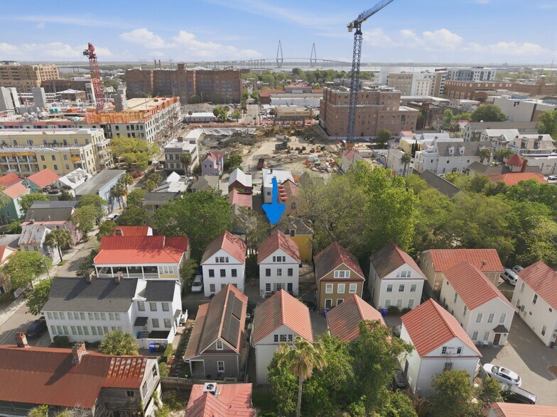 Building Photo - 9 Bogard St