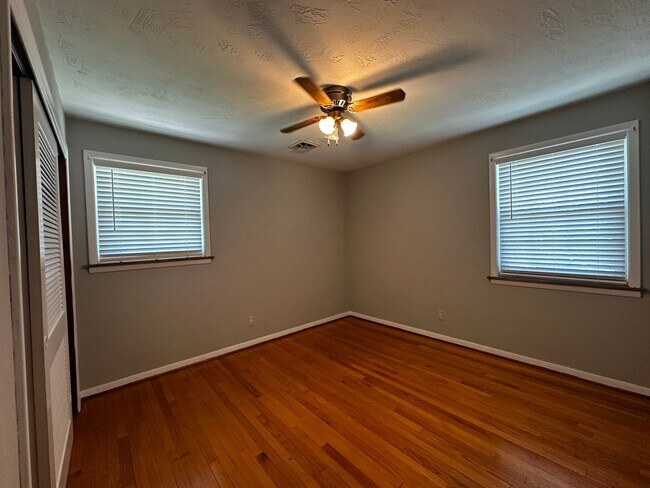 Building Photo - Partially furnished 3 bed/ 1.5 bath - Morristown, TN