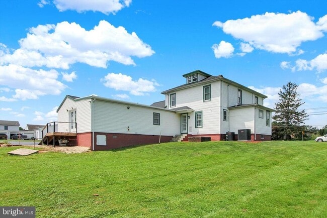 Building Photo - 4493 York Rd