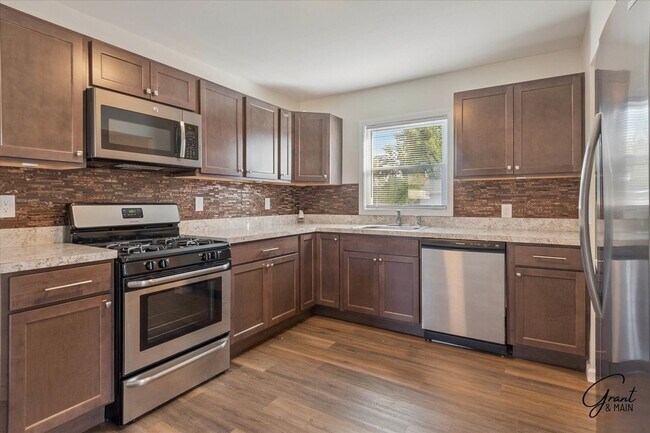 Building Photo - $1995 3 bedroom ranch Shelby TWP