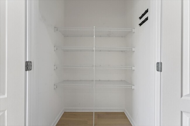 Building Photo - 3 Bedroom 3 1/2 Bath Pet Friendly Condo For Rent!