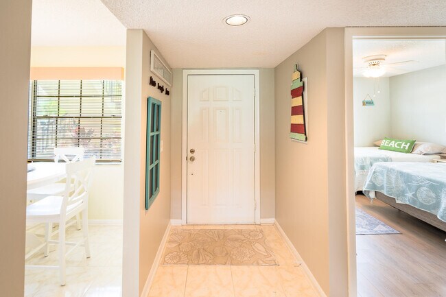 Building Photo - 1401 Pinecrest Cir
