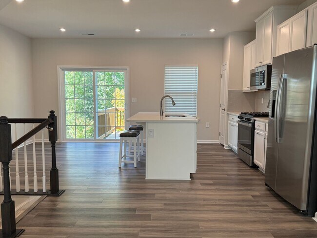 Building Photo - Amazing 3 Bedroom Townhome in North East R...