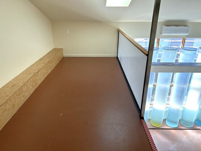 Building Photo - 209 Cornell Dr SE