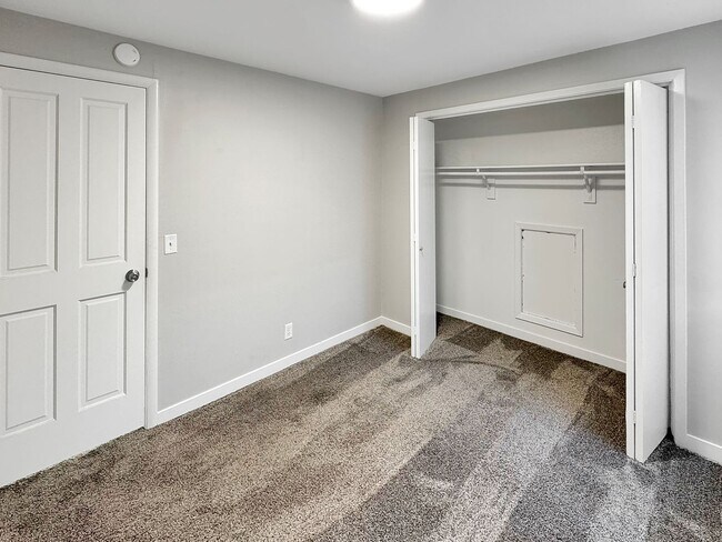 Building Photo - 7053-7055 W Ustick Rd