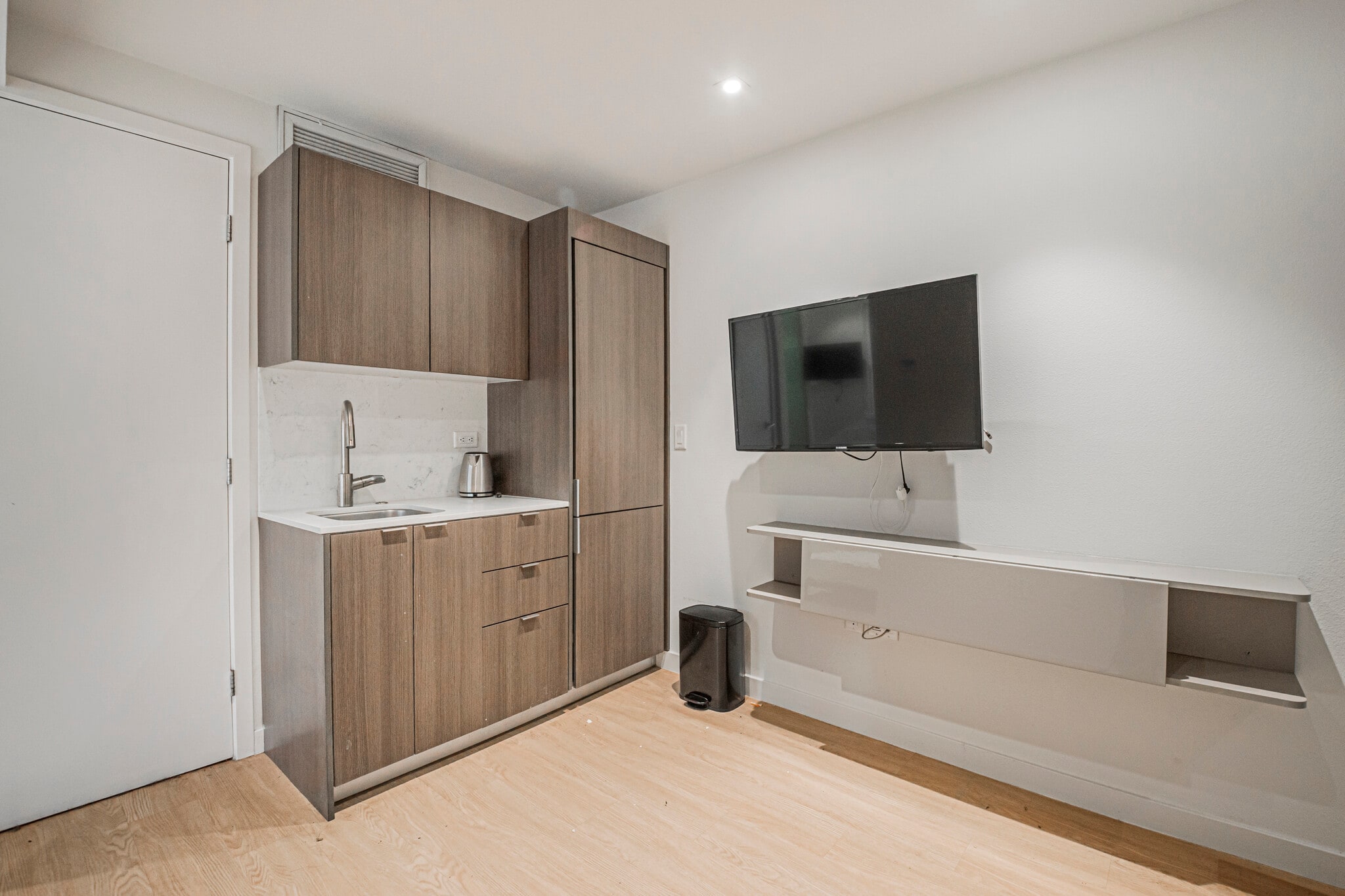 Building Photo - 5869.5B W 88th St