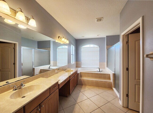 Building Photo - 2408 Tea Olive Terrace