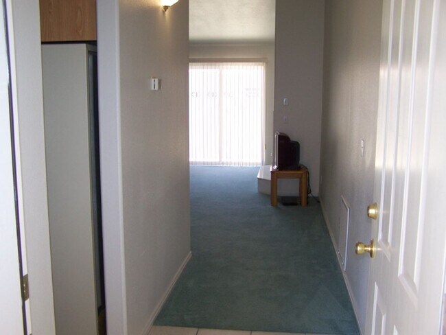 Building Photo - Cozy 2 Bed 2 Bath