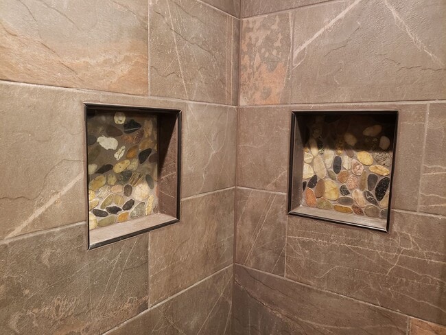 Building Photo - Charming Updated 2 bed/1 bath Condo on Ground Floor in Desirable Irvington District! W/S/T included