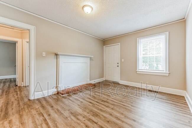 Building Photo - 2044 Camp Greene St