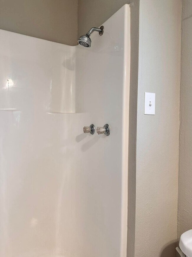 Building Photo - 3 Bedroom 2 bath in Faith Village