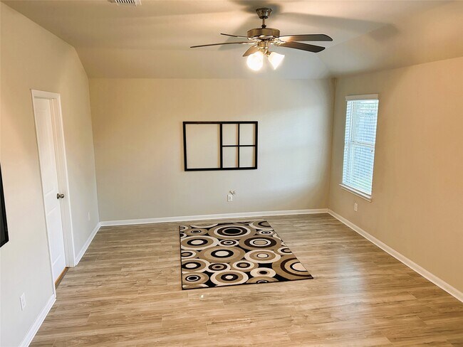 Building Photo - 1402 Central Heights Dr