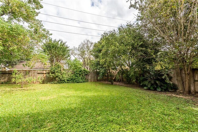 Building Photo - 3423 Hidden Creek Dr