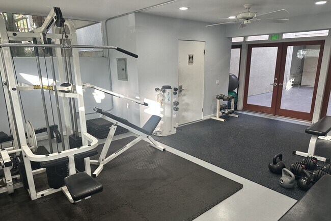 Building Photo - 330 S Barrington Ave