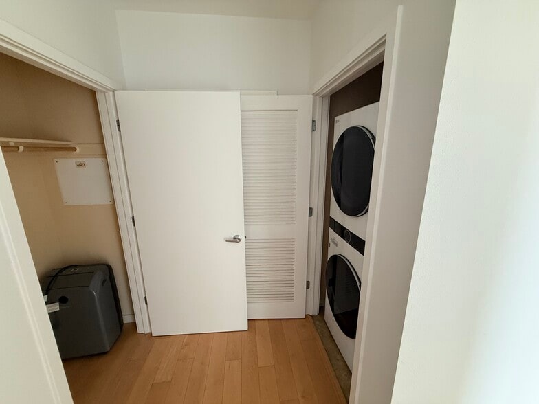 Closet and laundry - 288 3rd St