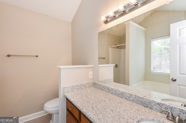 Building Photo - 330 E Country Woods Dr