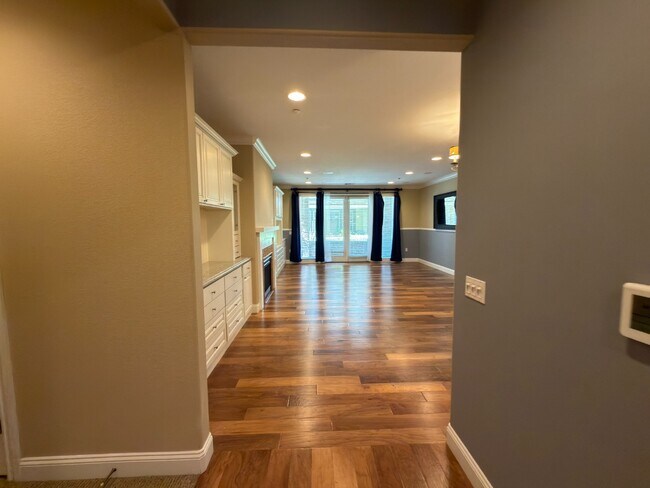 Building Photo - Modern 2BR/2BA Condo in Willow Glen Place Near Downtown San Jose. 2 Secured Parking Spots. Underg...