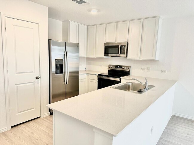 Building Photo - 100 Louisa Ln