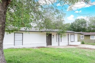 Building Photo - 7118 Castleridge Dr