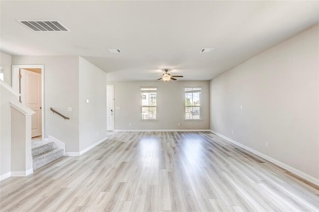 Building Photo - 218 Glass Mountains Wy