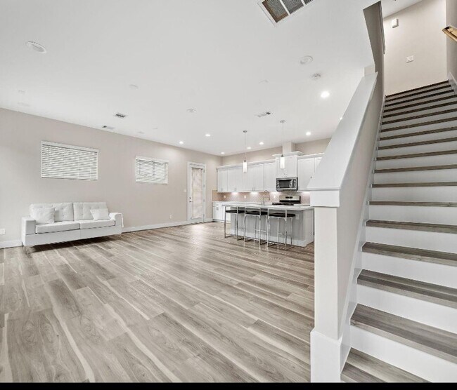 Building Photo - New Construction Luxury Home 14 Minutes from Downtown!