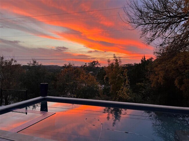 Building Photo - 2700 Rollingwood Dr