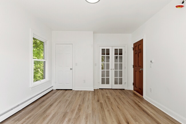 Building Photo - 481 Danforth St