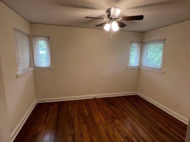 Building Photo - 166 Hart Ave