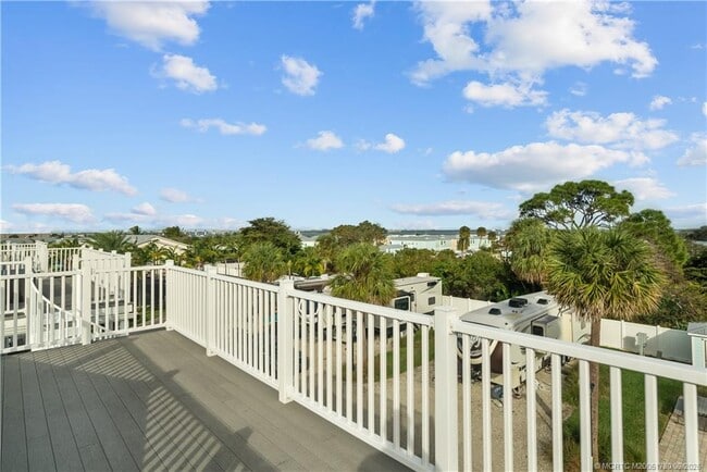 Building Photo - 257 NE Coastal Dr