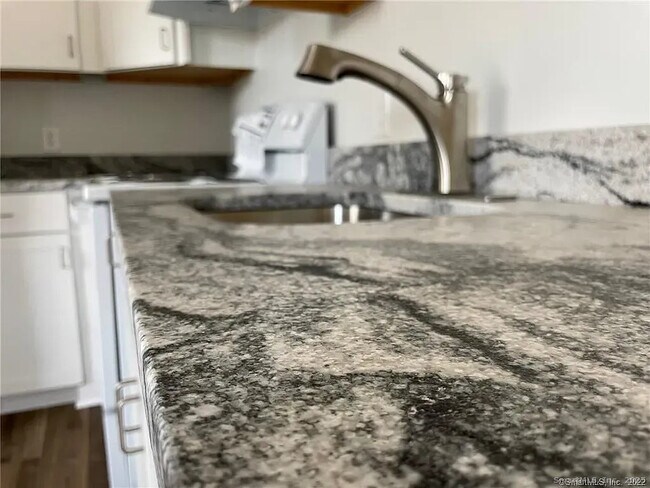 Building Photo - 30 Anthony St