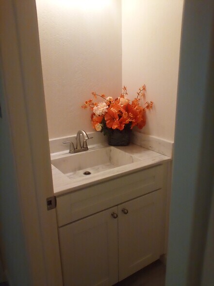 Up bathroom - 400 Corcoran Ave