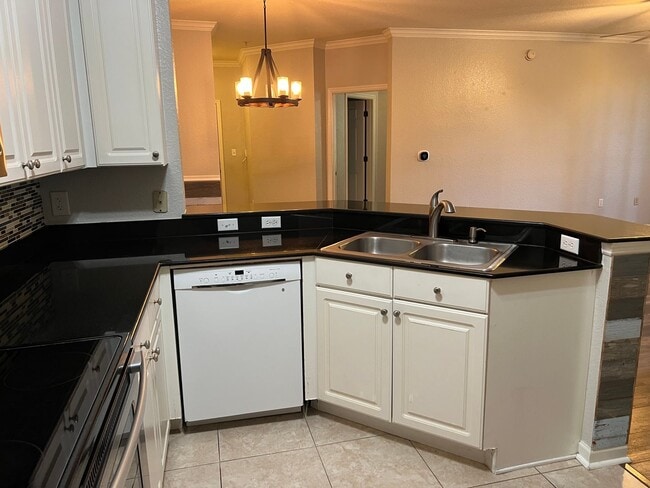 Building Photo - Spacious 3BR/2BA Gated Condo with Resort-Style Amenities!