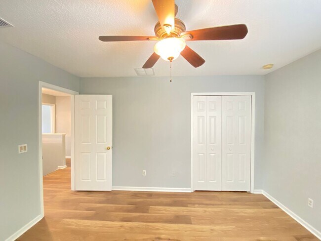 Building Photo - 5 bed / 2.5 bath Lake Nona Townhome!