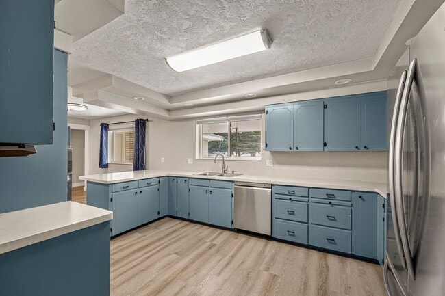 Building Photo - Newdale House