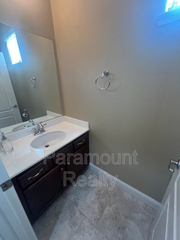 Building Photo - 3203 Vittoria Loop