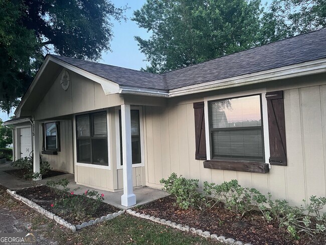Building Photo - 315 Sunnyside Dr