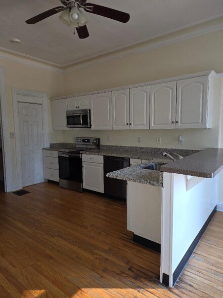 Building Photo - 437 State St