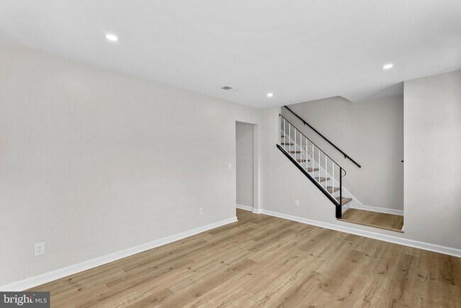 Building Photo - 210 Cameron St