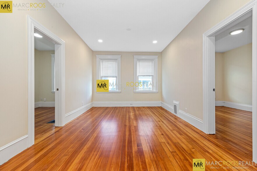 Building Photo - 42 Brackett St