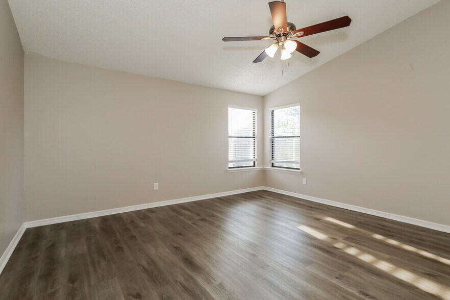 Building Photo - 7749 Pikes Peak Dr