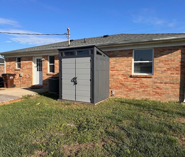 Building Photo - 53 Beechwood Dr