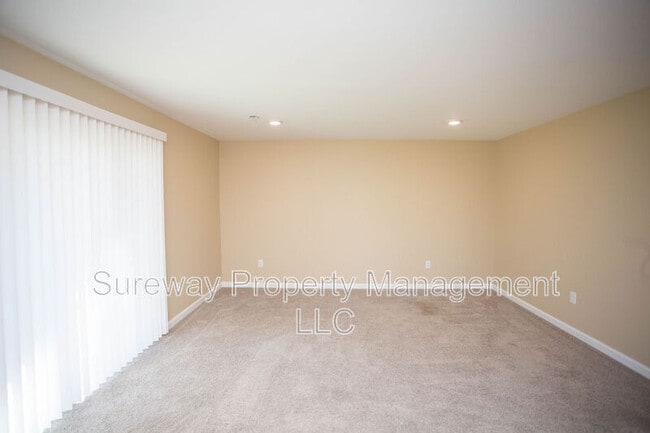 Building Photo - 239 Macoun Way