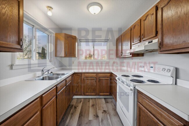Building Photo - 6256 Wayland Rd