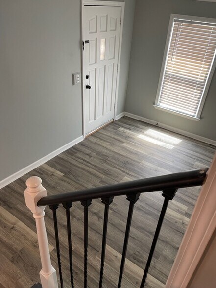 Building Photo - 605 N Adair Street Apt #5