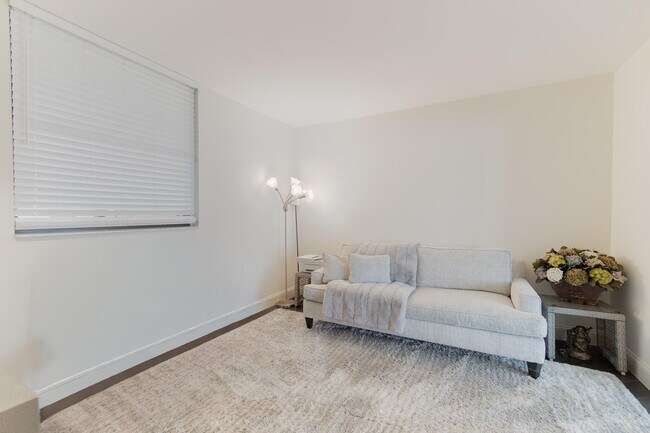 Building Photo - 2565 S Ocean Blvd