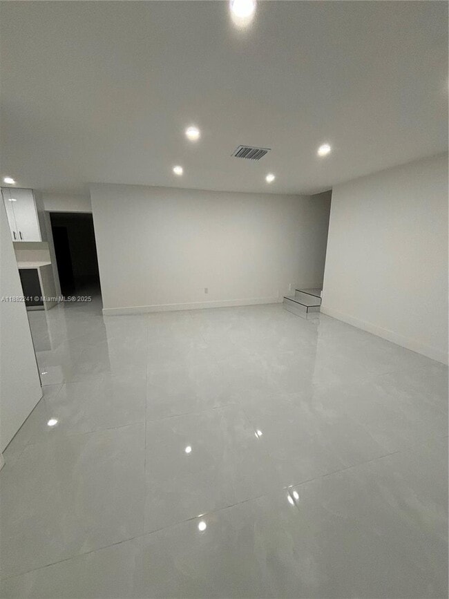 Building Photo - 6813 SW 10th Ct