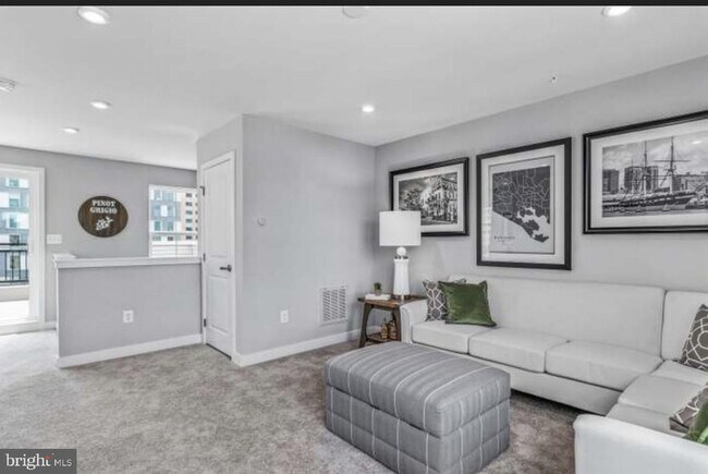 Building Photo - 2926 WATERFRONT Way