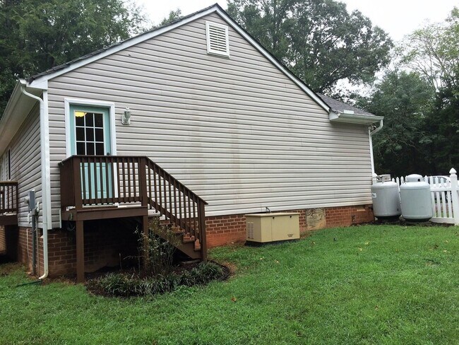 Building Photo - 4091 Old River Trail