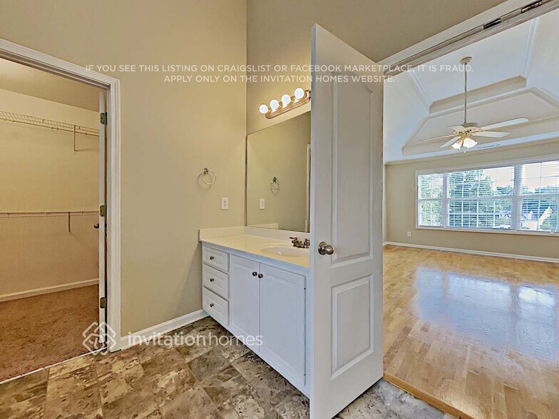 Building Photo - 3088 Woodmere Dr